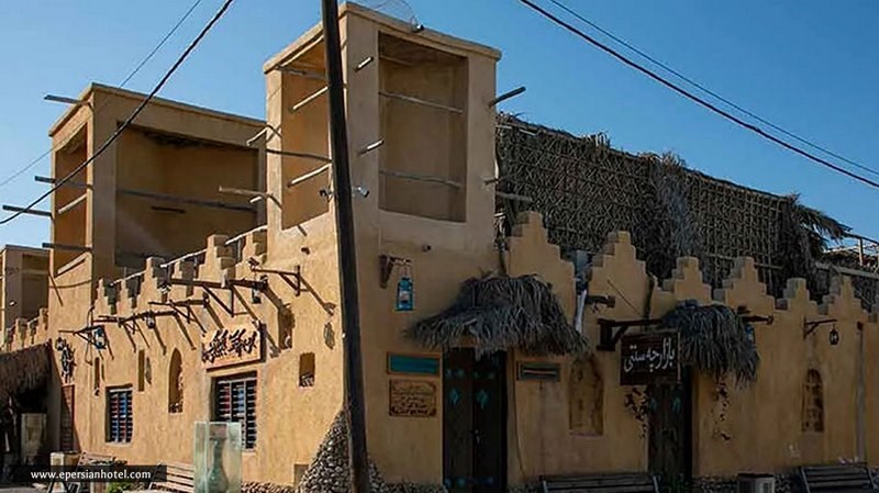 نمای کلی عمارت تک بادگیر کیش